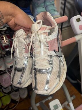 Nike Vomero sneakers 10.5 women’s